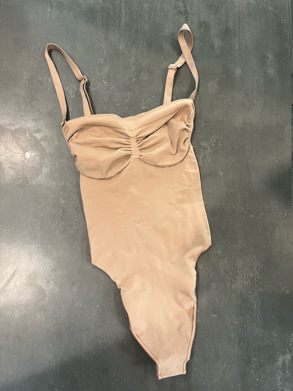 SKIMS Seamless Sculpt removable strap thong bodysuit!!! Washed but never worn!!